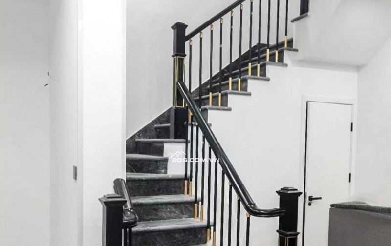 Chính chủ cho thuê Nhà hàng, VP, KD,vỉa hè, 93m2- 4T, Chùa Láng_30 Tr